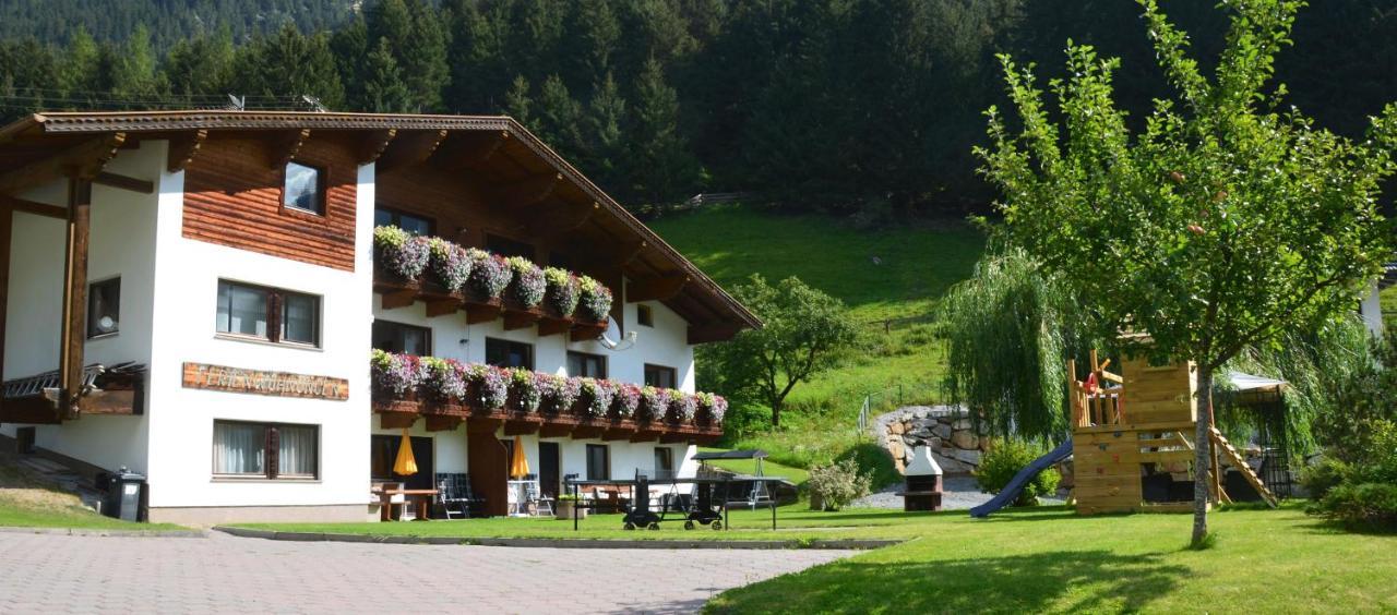 Pitztal Ferienwohnungen Sankt Leonhard im Pitztal Bagian luar foto