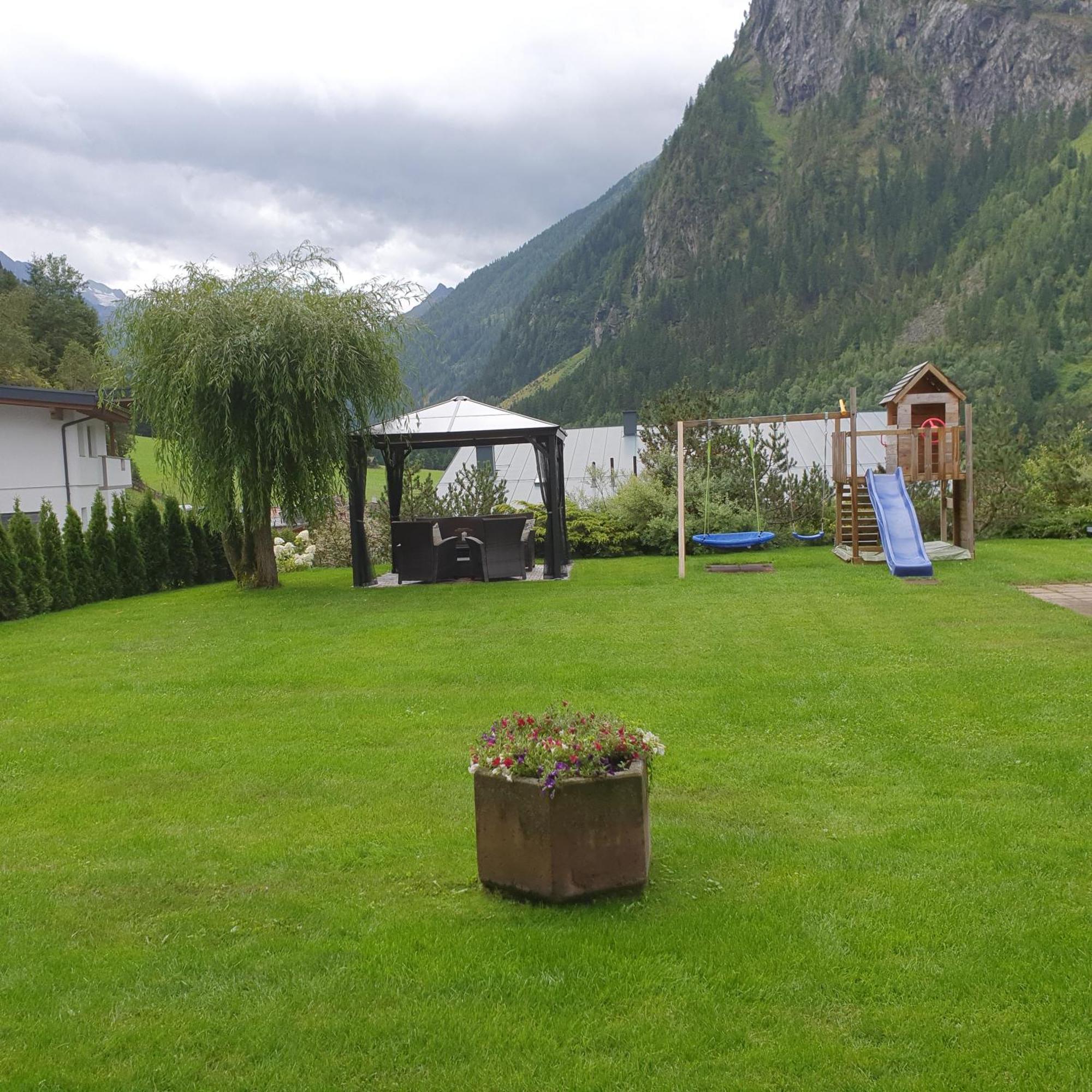 Pitztal Ferienwohnungen Sankt Leonhard im Pitztal Bagian luar foto